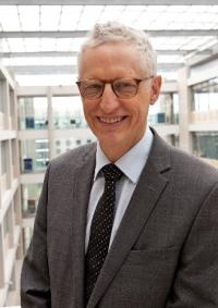 Dr David Gruen