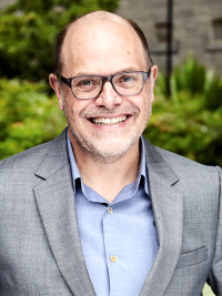 Head shot of Julian Thomas