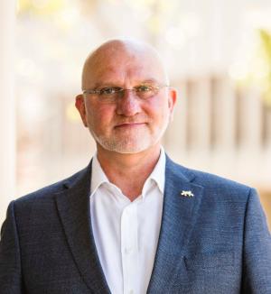 Dr. Erol Harvey